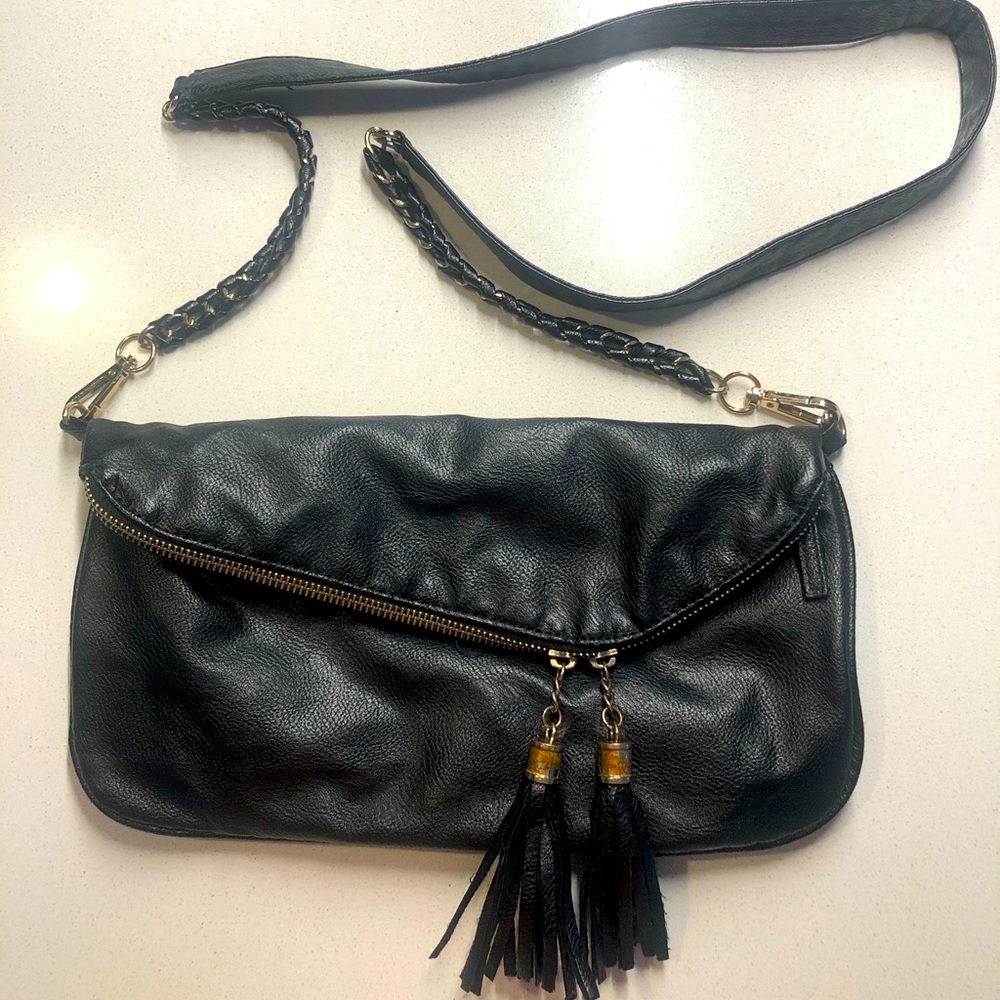 Cross body black bag with fringe